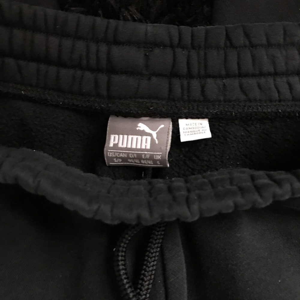 Women’s Puma sweatpants barely worn. 20$